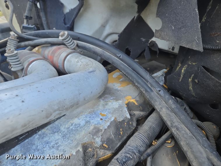 image for item EE8577 1993 GMC  TopKick bucket truck