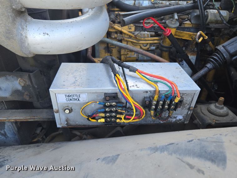 image for item EE8577 1993 GMC  TopKick bucket truck