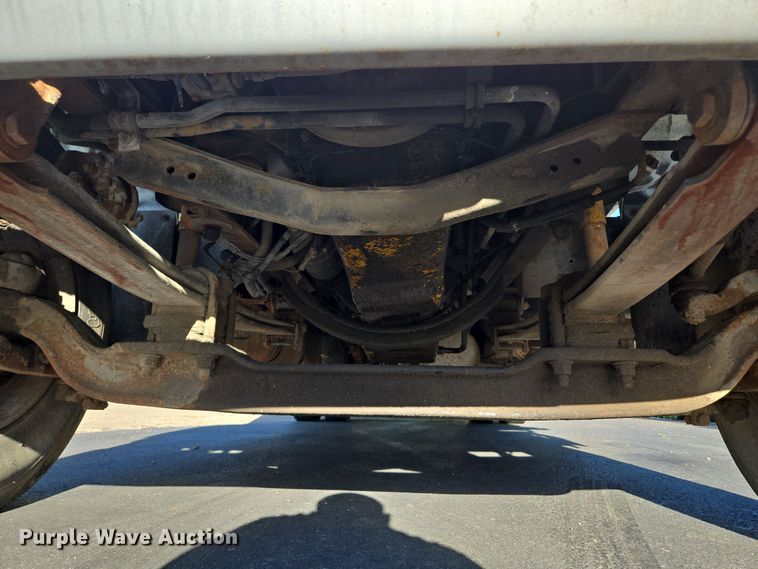 image for item EE8577 1993 GMC  TopKick bucket truck