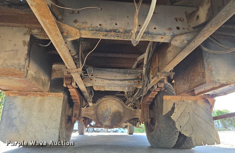 image for item EE8577 1993 GMC  TopKick bucket truck