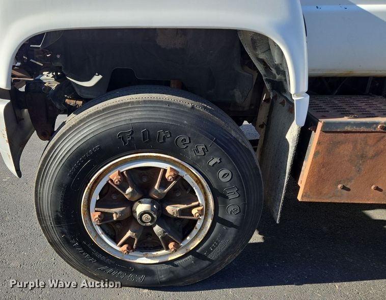 image for item EE8577 1993 GMC  TopKick bucket truck