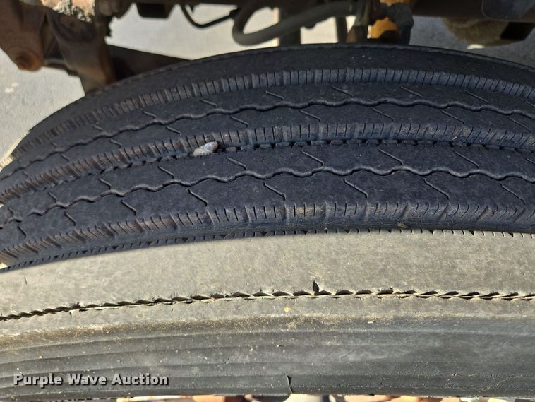 image for item EE8577 1993 GMC  TopKick bucket truck