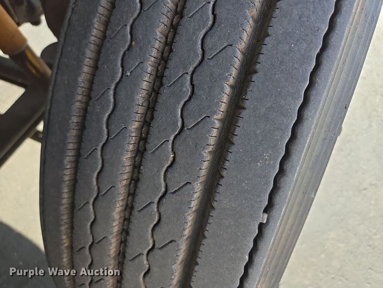 image for item EE8577 1993 GMC  TopKick bucket truck