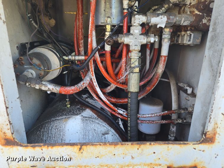 image for item EE8577 1993 GMC  TopKick bucket truck