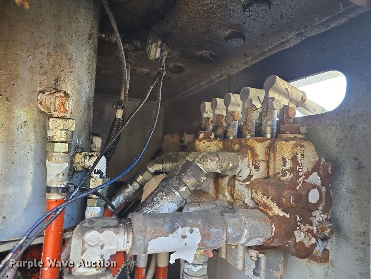 image for item EE8577 1993 GMC  TopKick bucket truck