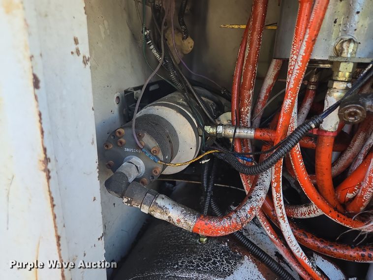 image for item EE8577 1993 GMC  TopKick bucket truck