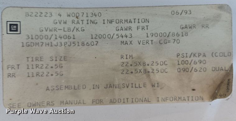 image for item EE8577 1993 GMC  TopKick bucket truck