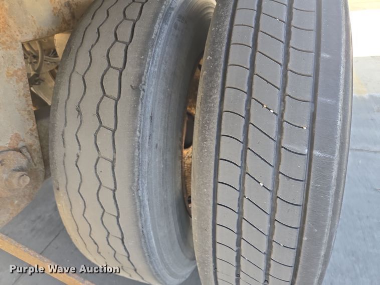 image for item EE8660 2007 Utility Trailer dry van trailer