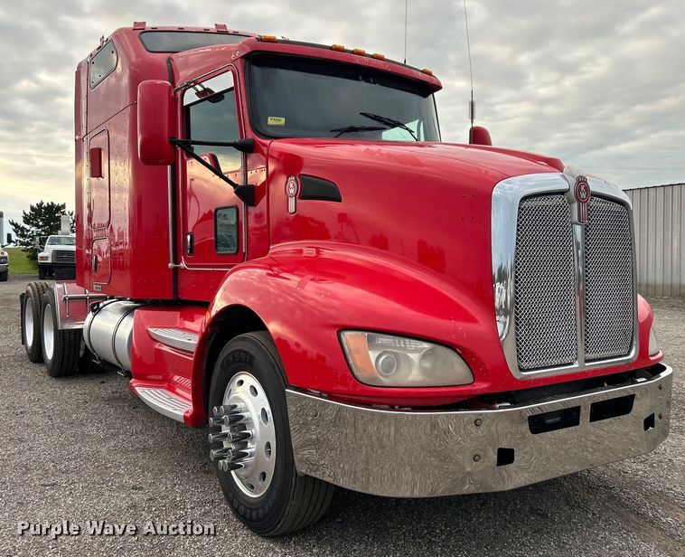 image for item EG0753 2013 Kenworth T660 semi truck