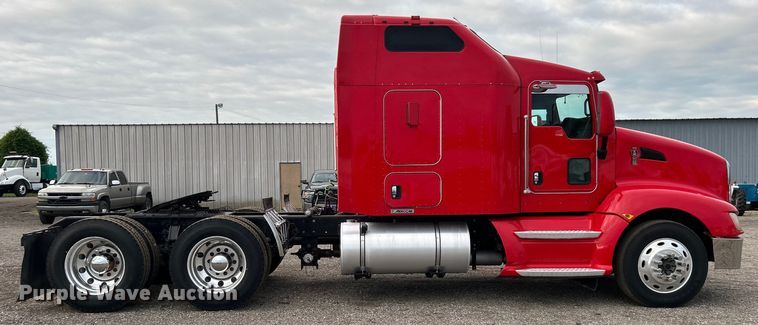 image for item EG0753 2013 Kenworth T660 semi truck
