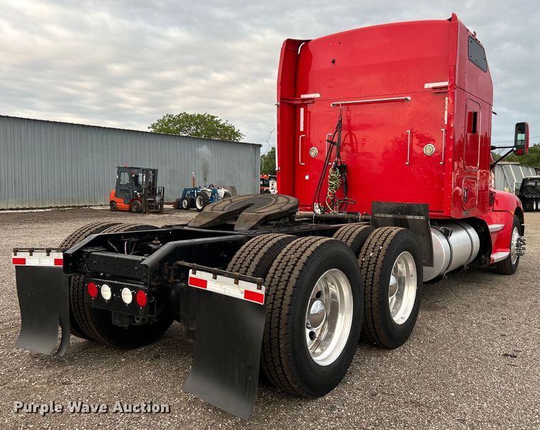 image for item EG0753 2013 Kenworth T660 semi truck