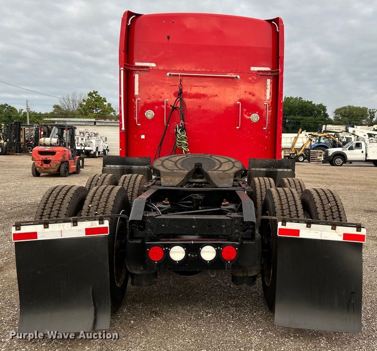 image for item EG0753 2013 Kenworth T660 semi truck