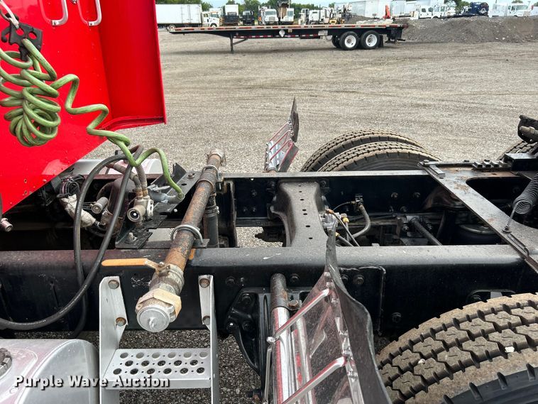 image for item EG0753 2013 Kenworth T660 semi truck