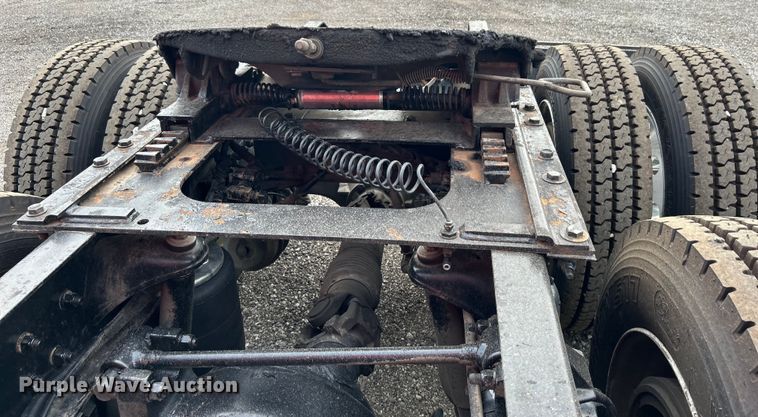 image for item EG0753 2013 Kenworth T660 semi truck