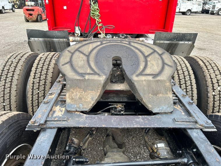 image for item EG0753 2013 Kenworth T660 semi truck