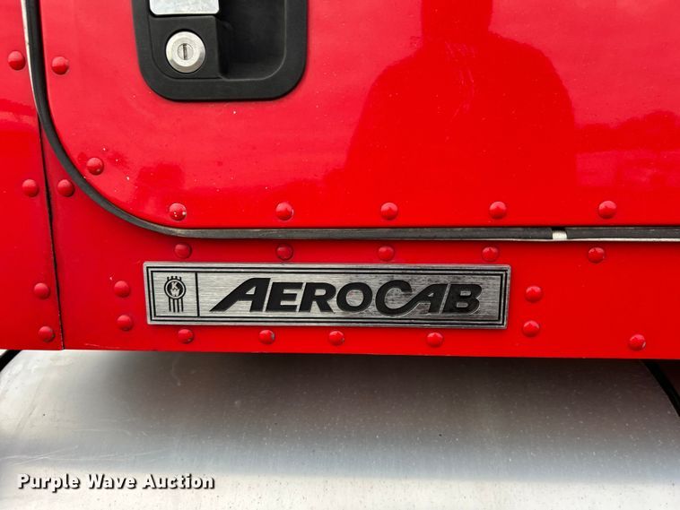 image for item EG0753 2013 Kenworth T660 semi truck