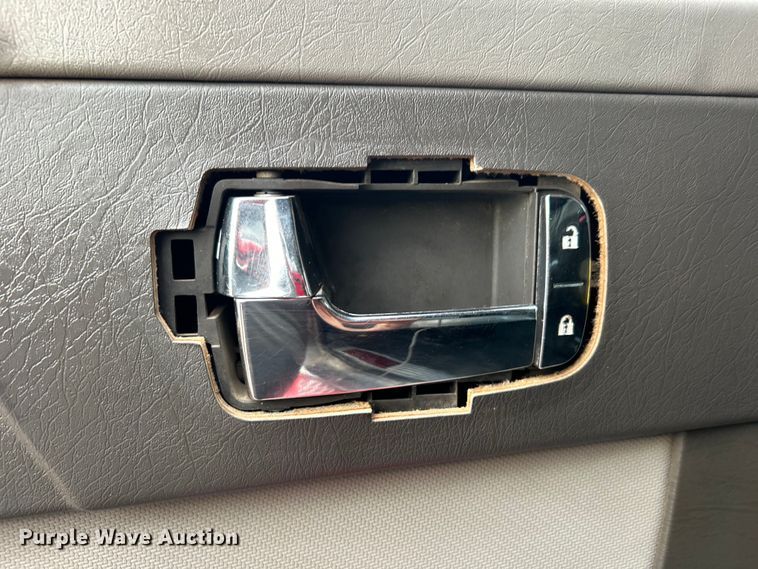 image for item EG0753 2013 Kenworth T660 semi truck