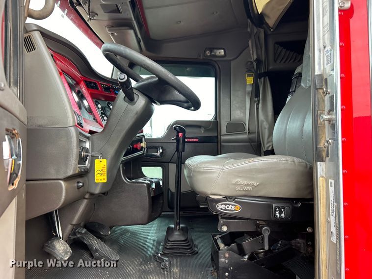 image for item EG0753 2013 Kenworth T660 semi truck