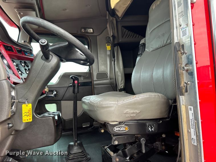 image for item EG0753 2013 Kenworth T660 semi truck