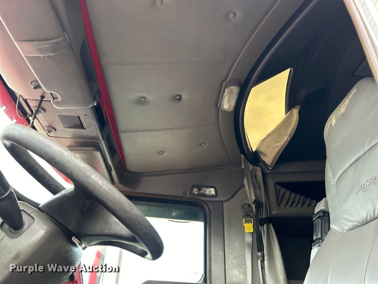 image for item EG0753 2013 Kenworth T660 semi truck