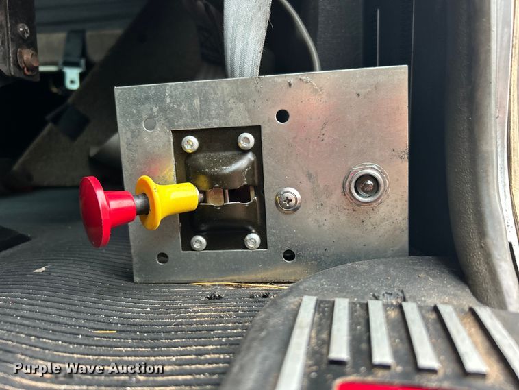 image for item EG0753 2013 Kenworth T660 semi truck