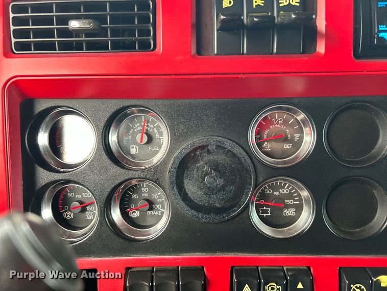 image for item EG0753 2013 Kenworth T660 semi truck