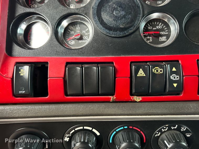 image for item EG0753 2013 Kenworth T660 semi truck