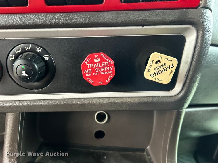 image for item EG0753 2013 Kenworth T660 semi truck