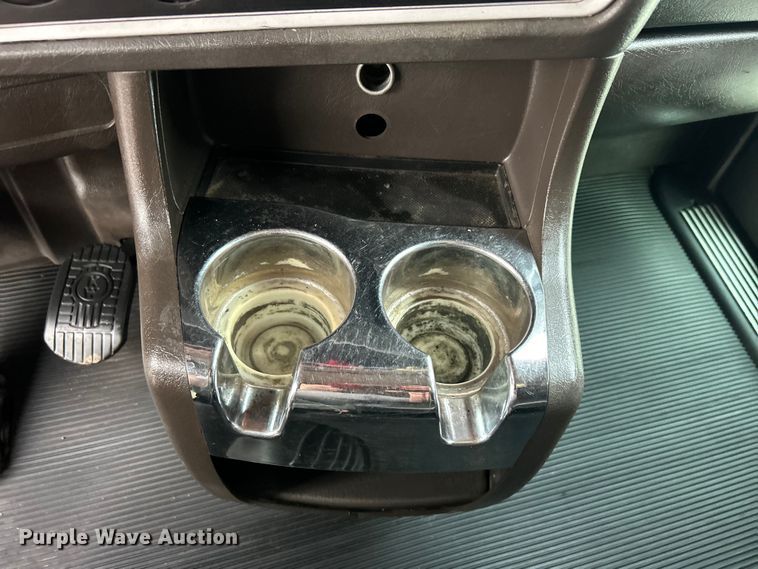 image for item EG0753 2013 Kenworth T660 semi truck