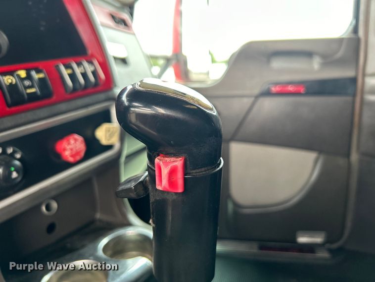 image for item EG0753 2013 Kenworth T660 semi truck