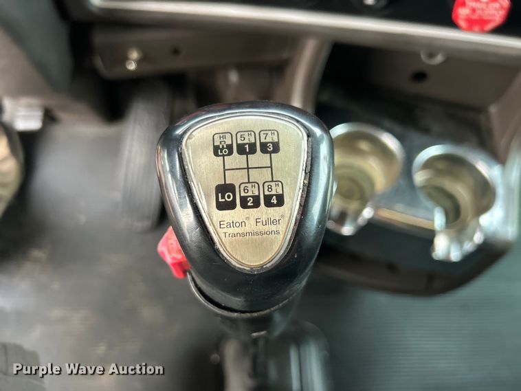 image for item EG0753 2013 Kenworth T660 semi truck