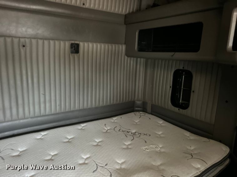 image for item EG0753 2013 Kenworth T660 semi truck