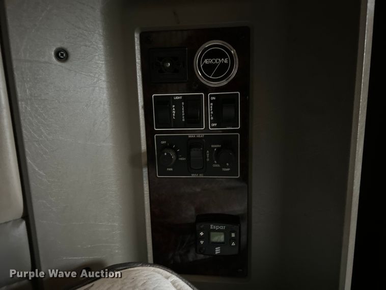 image for item EG0753 2013 Kenworth T660 semi truck