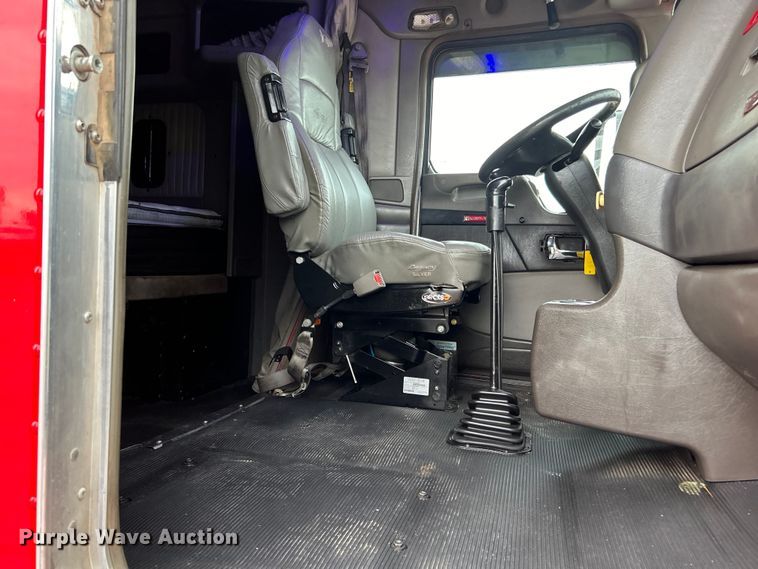 image for item EG0753 2013 Kenworth T660 semi truck