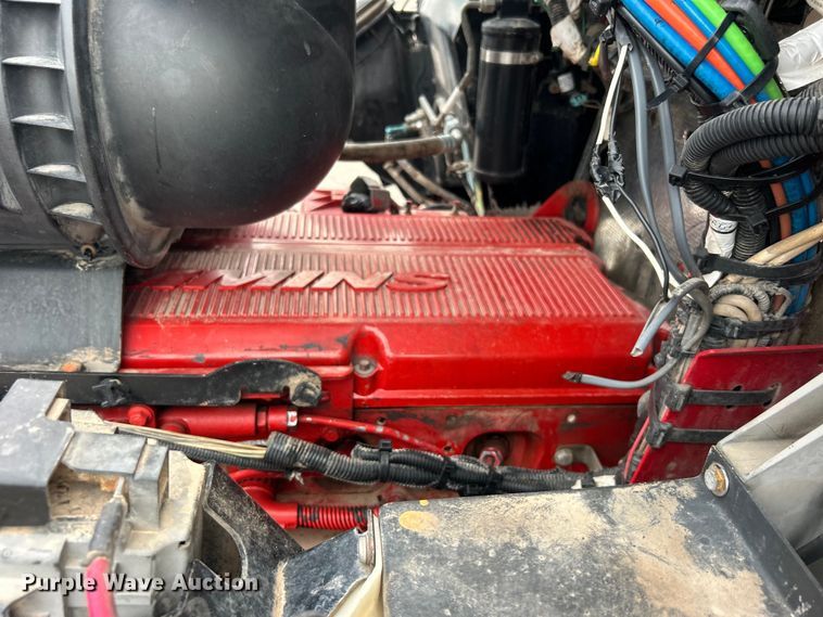 image for item EG0753 2013 Kenworth T660 semi truck