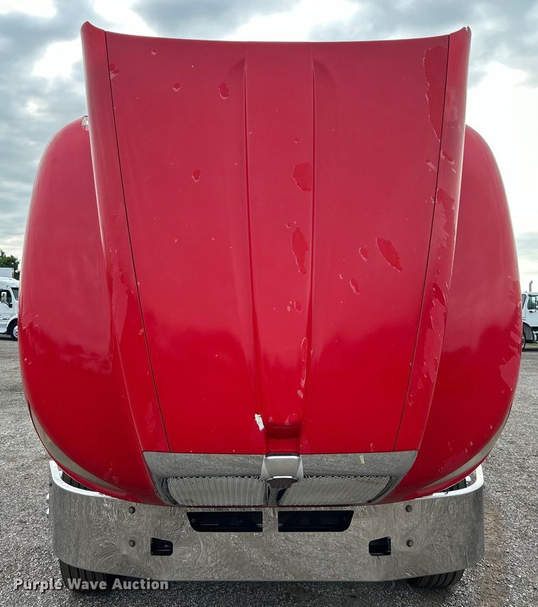 image for item EG0753 2013 Kenworth T660 semi truck