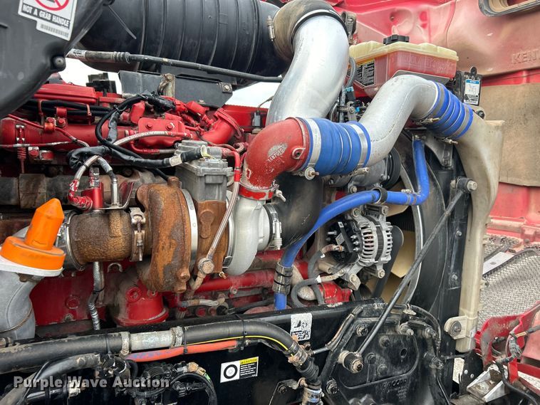 image for item EG0753 2013 Kenworth T660 semi truck