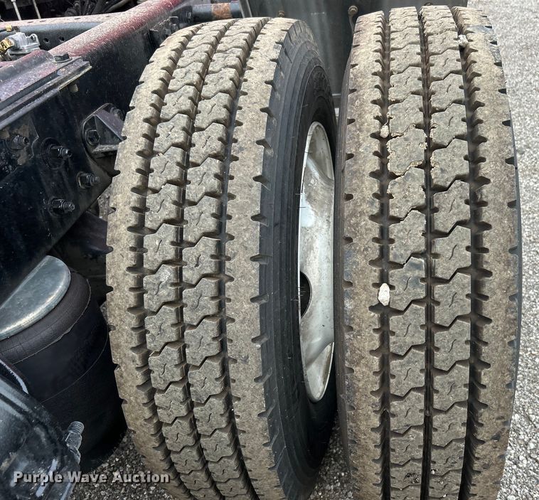 image for item EG0753 2013 Kenworth T660 semi truck