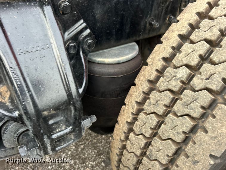 image for item EG0753 2013 Kenworth T660 semi truck