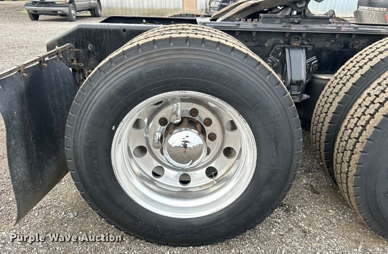 image for item EG0753 2013 Kenworth T660 semi truck