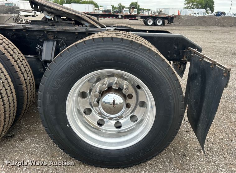 image for item EG0753 2013 Kenworth T660 semi truck