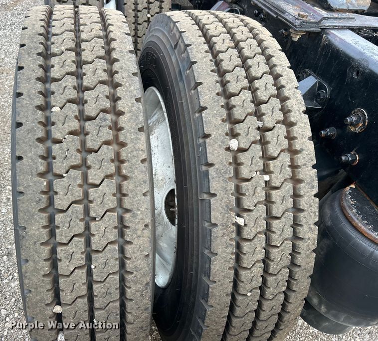 image for item EG0753 2013 Kenworth T660 semi truck