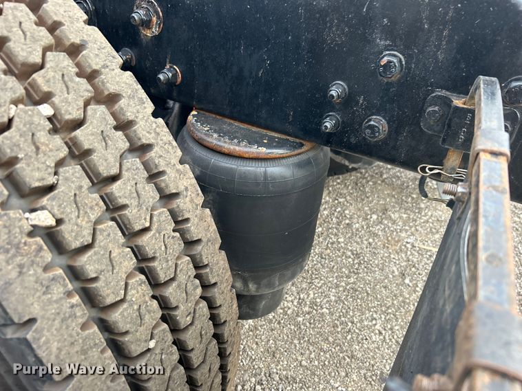 image for item EG0753 2013 Kenworth T660 semi truck