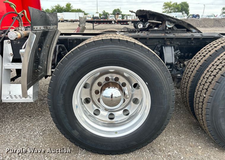 image for item EG0753 2013 Kenworth T660 semi truck