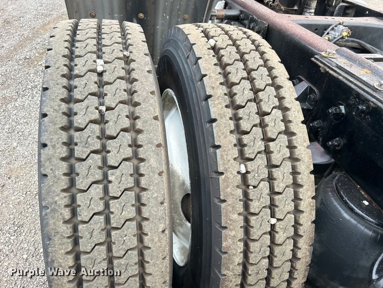 image for item EG0753 2013 Kenworth T660 semi truck