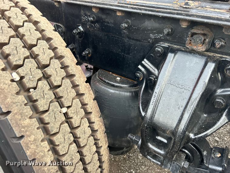 image for item EG0753 2013 Kenworth T660 semi truck