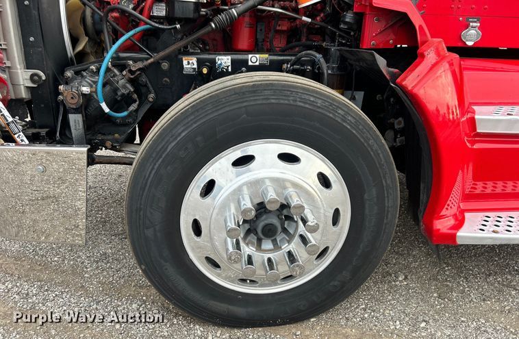 image for item EG0753 2013 Kenworth T660 semi truck