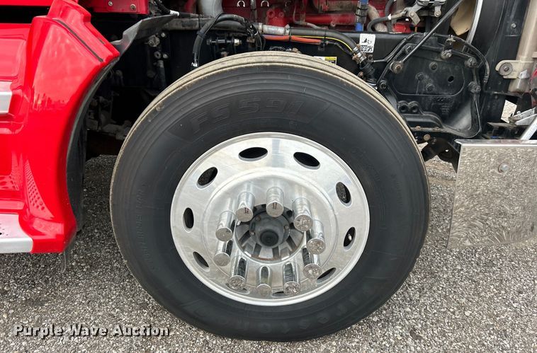 image for item EG0753 2013 Kenworth T660 semi truck