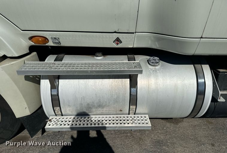 image for item EG6794 2008 International  Prostar Limited 6x4 semi truck