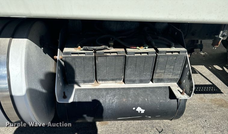 image for item EG6794 2008 International  Prostar Limited 6x4 semi truck